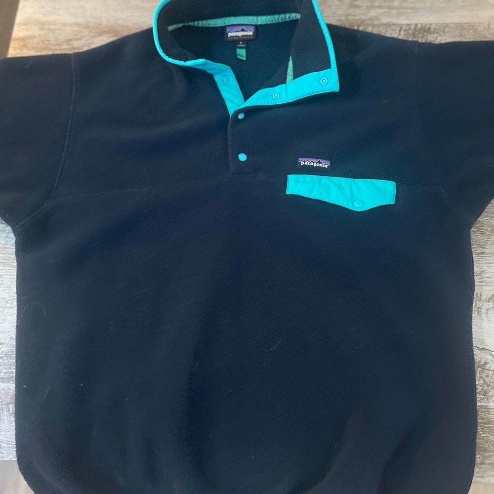 Patagonia Men's Navy and Teal Pullover